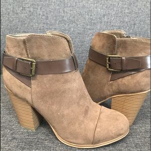 Cute Brown Heeled Booties! Size 7